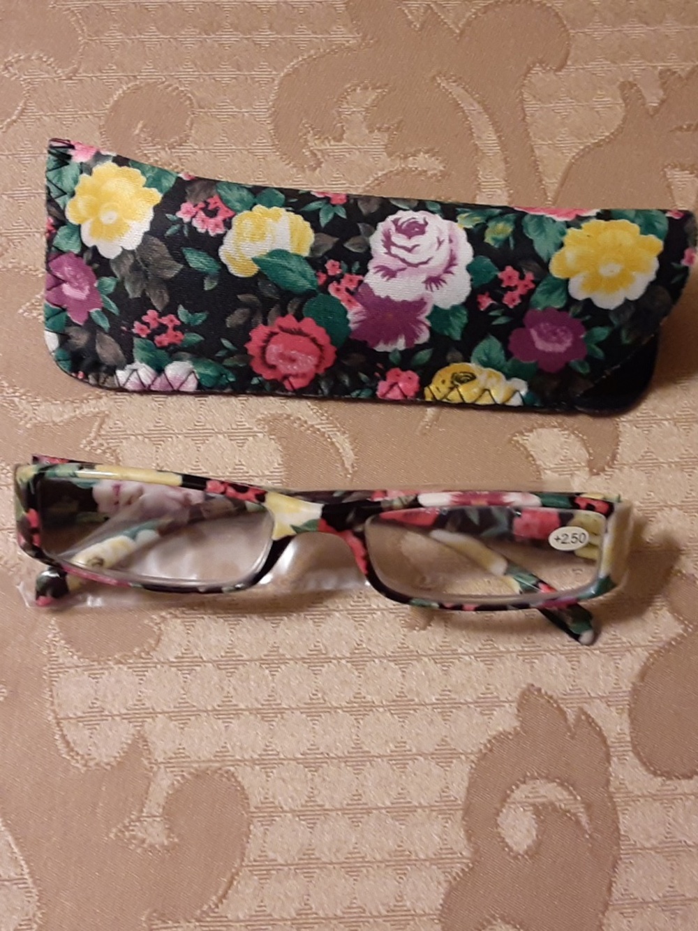 Rectangular Vibrant Floral Pattern Reading Glasses +2.50 & Case